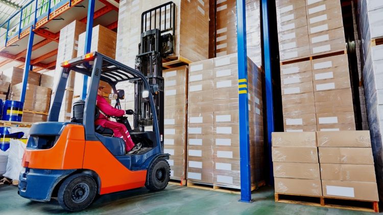 Understanding the forklift load center and forklift center of gravity is important for determining the actual load capacity of your forklift.